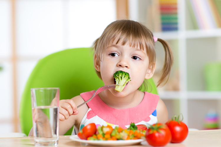 Cómo hacer que mis hijos coman más sano