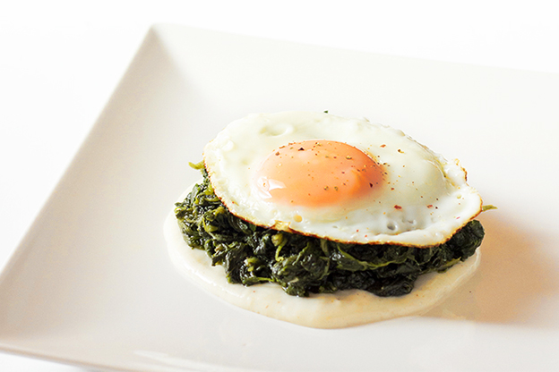 Huevo con bechamel y espinacas a domicilio