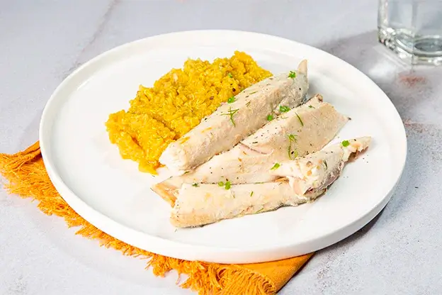Caballa sobre quinoa al cur... a domicilio